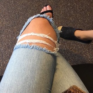 Andrea Londo feet photo thumbnail