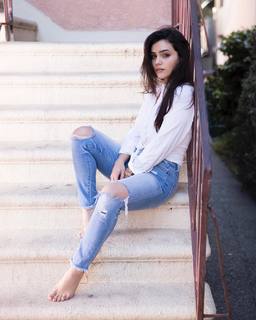 Andrea Londo feet photo thumbnail