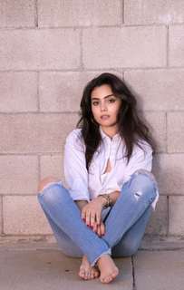 Andrea Londo feet photo thumbnail