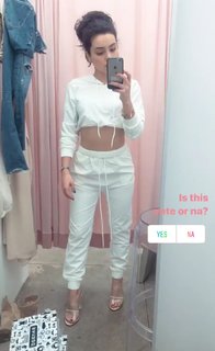 Andrea Londo feet photo thumbnail