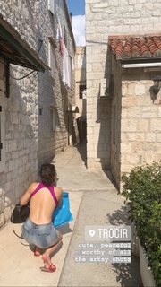 Andrea Londo feet photo thumbnail