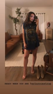 Andrea Londo feet photo thumbnail