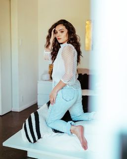 Andrea Londo feet photo thumbnail