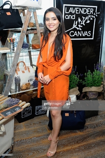 Andrea Londo feet photo thumbnail