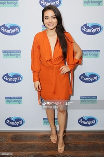 Andrea Londo feet photo thumbnail
