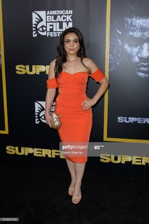 Andrea Londo feet photo thumbnail