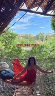 Andrea Londo feet photo thumbnail
