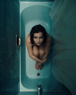 Andrea Londo feet photo thumbnail