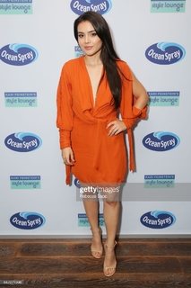 Andrea Londo feet photo thumbnail
