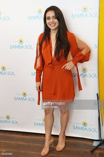 Andrea Londo feet photo thumbnail