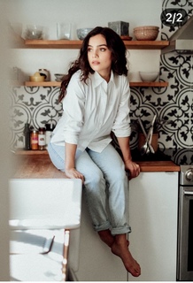 Andrea Londo feet photo thumbnail