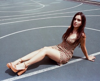 Andrea Londo feet photo thumbnail