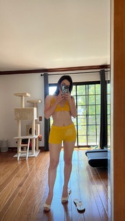 Andrea Londo feet photo thumbnail