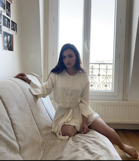 Andrea Londo feet photo thumbnail