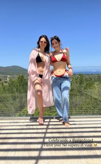 Andrea Londo feet photo thumbnail