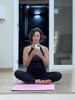 Andrea McLean feet photo thumbnail