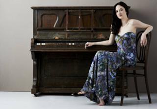 Andrea Riseborough feet photo thumbnail