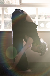 Andrea Riseborough feet photo thumbnail