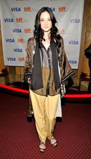 Andrea Riseborough feet photo thumbnail