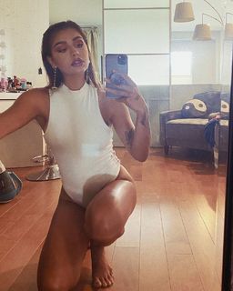 Andrea Russett feet photo 3