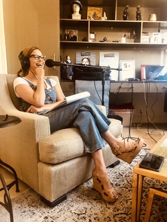 Andrea Savage feet photo thumbnail