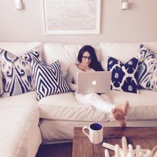 Andrea Tantaros feet photo thumbnail