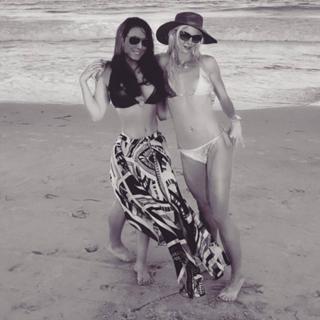 Andrea Tantaros feet photo thumbnail