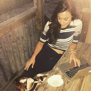 Andrea Tantaros feet photo thumbnail