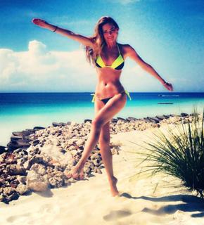 Andrea Veresova feet photo thumbnail