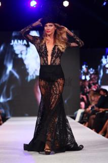 Andrea Veresova feet photo thumbnail