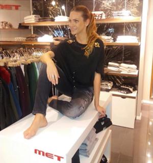 Andrea Veresova feet photo thumbnail