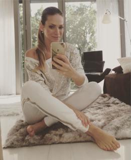 Andrea Veresova feet photo thumbnail