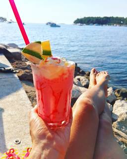 Andrea Veresova feet photo thumbnail