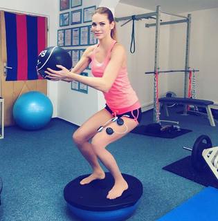 Andrea Veresova feet photo thumbnail