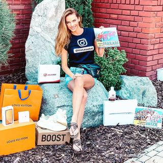 Andrea Veresova feet photo thumbnail