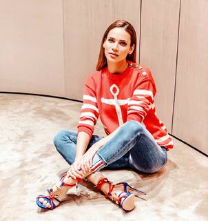 Andrea Veresova feet photo thumbnail