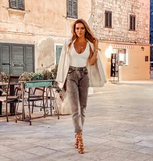 Andrea Veresova feet photo thumbnail