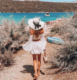 Andrea Veresova feet photo thumbnail