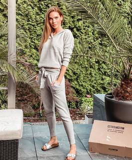 Andrea Veresova feet photo thumbnail