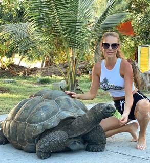 Andrea Veresova feet photo thumbnail