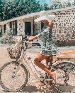 Andrea Veresova feet photo thumbnail