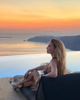 Andrea Veresova feet photo thumbnail