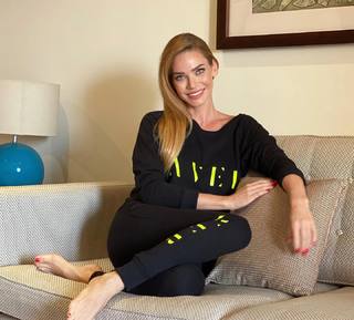 Andrea Veresova feet photo thumbnail