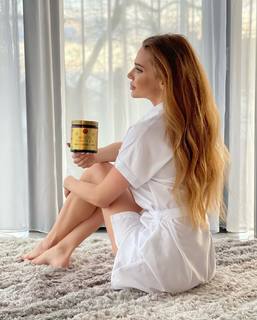 Andrea Veresova feet photo thumbnail