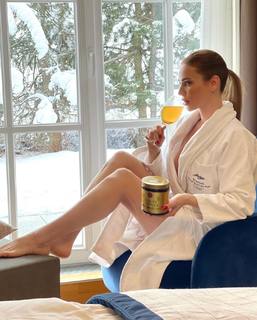 Andrea Veresova feet photo thumbnail