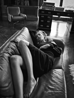 Andreea Diaconu feet photo 5