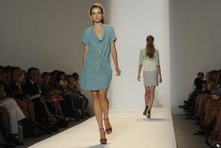Andreea Diaconu feet photo 16
