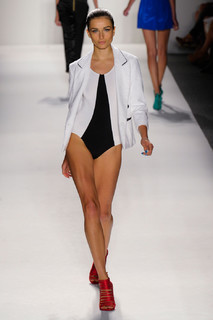 Andreea Diaconu feet photo 4