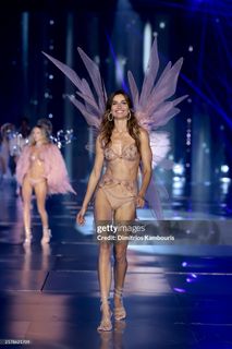 Andreea Diaconu feet photo 12