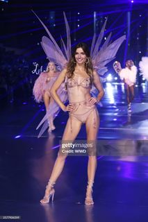 Andreea Diaconu feet photo 9